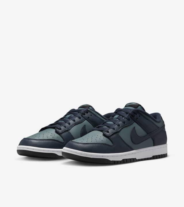 Date de sortie de la Dunk Low Â« Mineral Slate and Armory Navy Â» (DR9705-300). Nike SNKRS FR